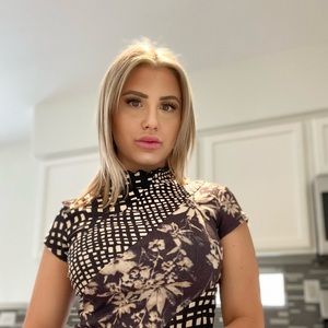 Meet your Posher, Danielle